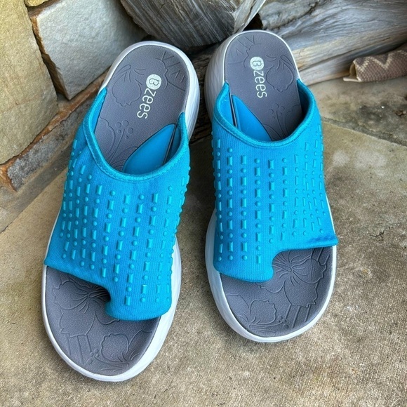 BZees Jellybean slip on thong teal summer sandals NWOB Sz-7M. B - Picture 1 of 8